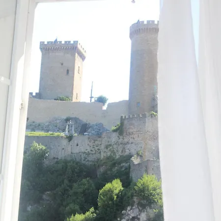 L'ariane, Vue Sur Le Chateau *