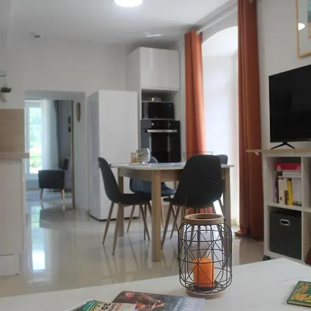 L'ariane, Vue Sur Le Chateau Foix