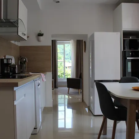 L'ariane, Vue Sur Le Chateau *