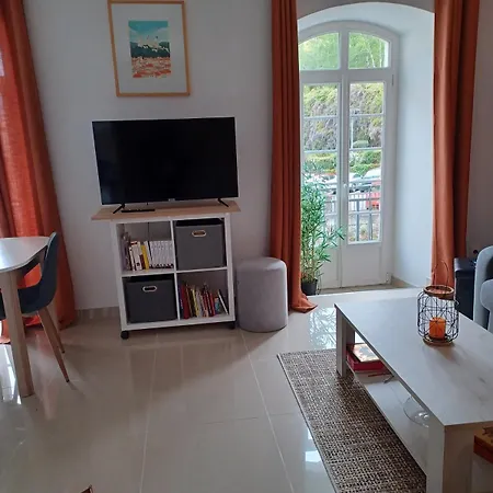 L'ariane, Vue Sur Le Chateau